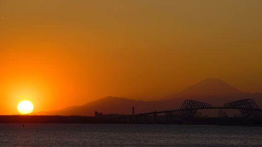 富士山と東京ゲートブリッジと夕日のコラボ