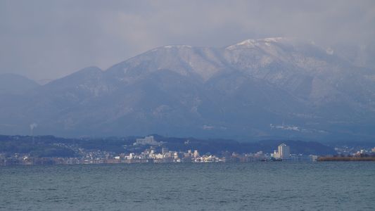 琵琶湖より比叡山を望む