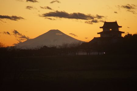 夕暮れの富士山と関宿城2022