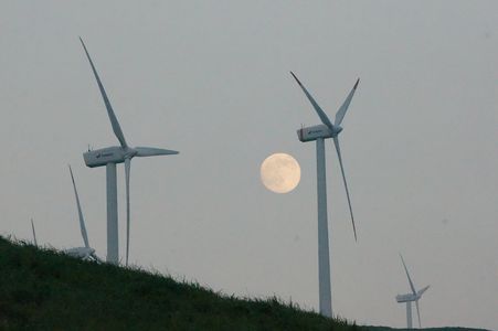 月と風車