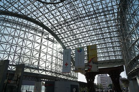 昼の金沢駅