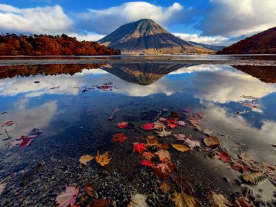 秋色の中禅寺湖