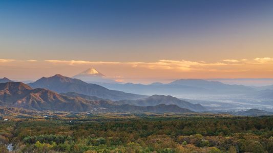 茜指す富士の高嶺に・・・