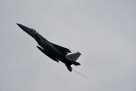 曇天を切り裂く