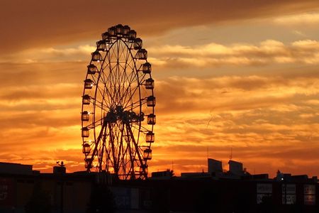 『 マジックアワーの観覧車 』