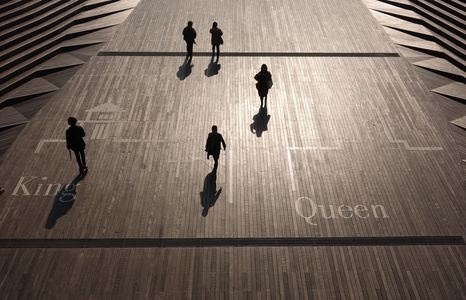 春の日差しの中で