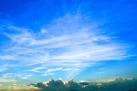 初秋の朝空