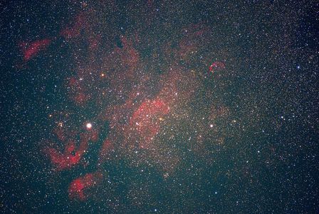 クレセント星雲と子持ち銀河