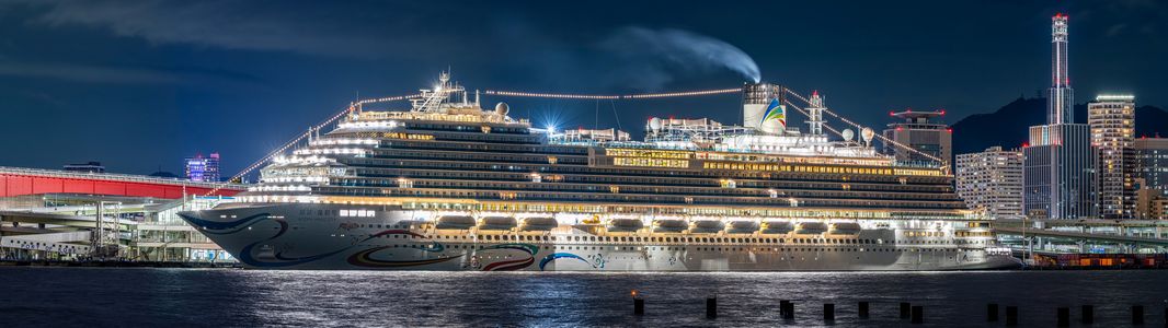 Side view of Adora Magic City