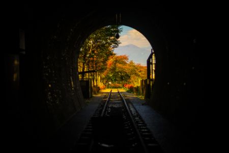 トンネルの向こうは秋