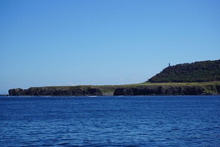 知床岬にぽつんと立つ灯台