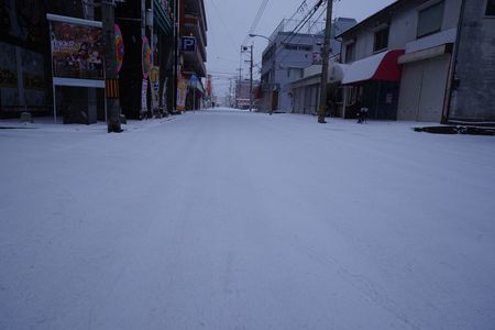 久々の積雪に福岡は大あわて。