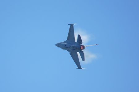 F-16の機動飛行
