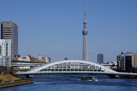 東京スカイツリーと永代橋