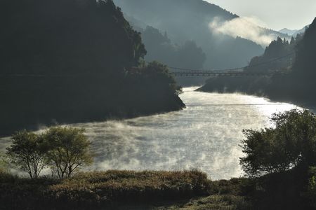 湖面を覆いつくすもや
