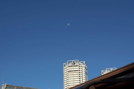 午前6時25分のお月さん