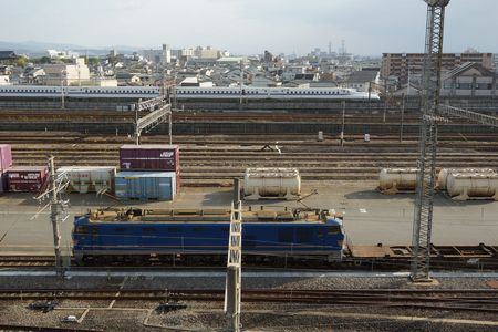 コンテナと新幹線