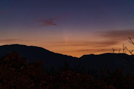 夕暮のほうき星(紫金山・アトラス彗星)