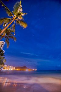 夜のワイキキ Waikiki at night