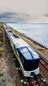 噴火湾を往く四季島