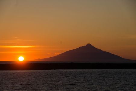 北海道　利尻山と夕日