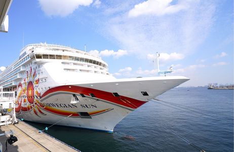 ノルウェージャン・サン　初入港