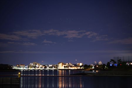 公園の対岸は公園