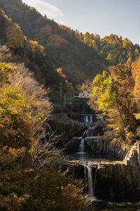 秋深まる田原の滝と富士急