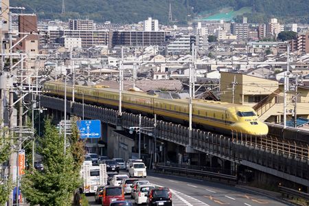 東海道新幹線と国道1号線