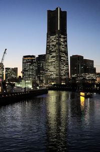 万国橋からの眺望と万国橋をくぐる船！