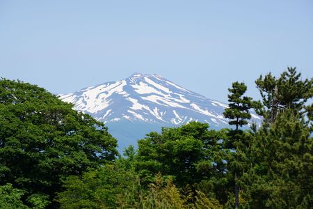 出羽富士（鳥海山）を望む