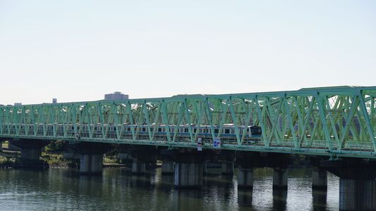 鉄道橋と電車