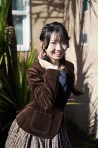 ””　♬　秋を愛する人は心深き人　愛を語るハイネのような　僕の恋人～　””　