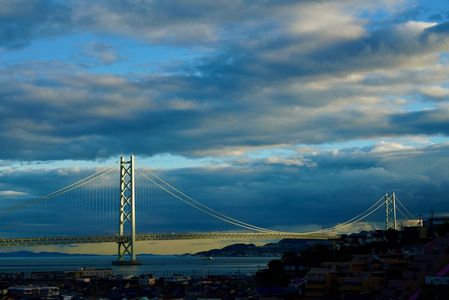夕方の明石海峡大橋