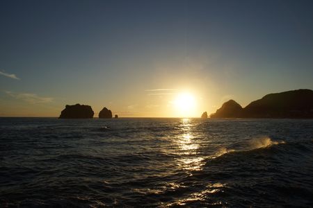 親子岩に沈む夕陽