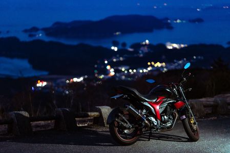 夜景とバイク