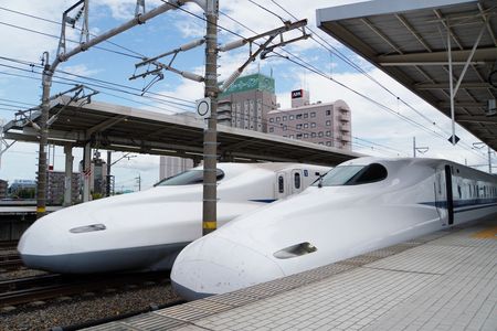 こだま号を追い越すのぞみ号