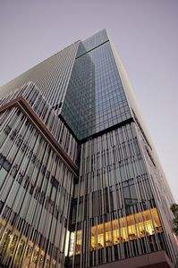 夜明けのビルディング