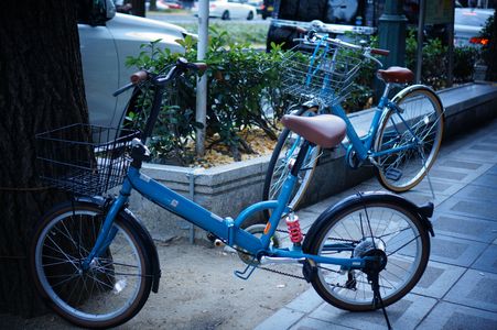 青い自転車
