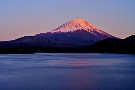 本栖湖より望む富士