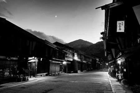 夕暮れの奈良井宿