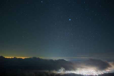 諏訪の里 眼下の灯りと星月夜