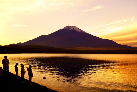 山中湖畔の夕べ＿浮き富士