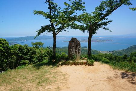 嵩山山頂の石碑「天下の絶景」の文字