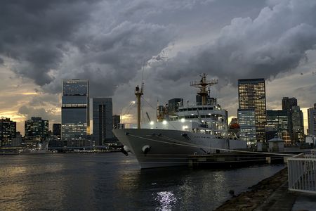 夕暮れの晴海埠頭