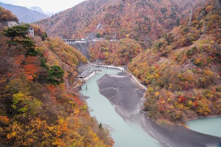 長島ダムの紅葉