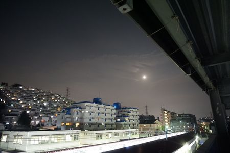 月夜の上星川駅