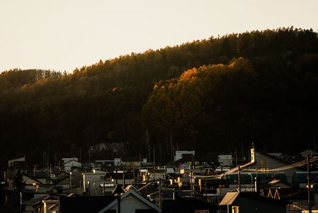 雪の降る前の夕日