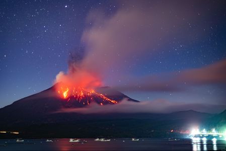 桜島の噴火と星空