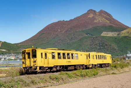由布岳とキハ125